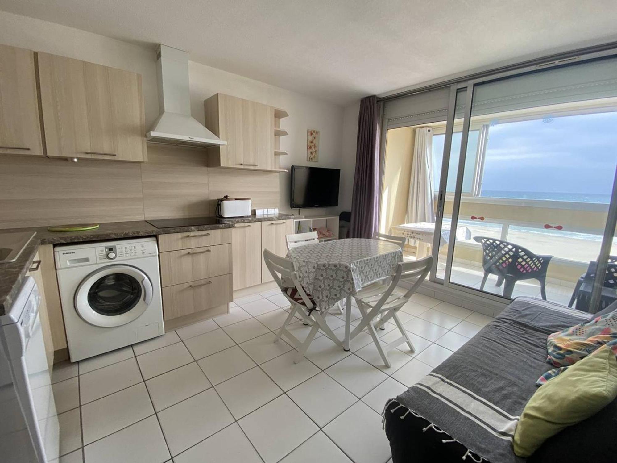 Apartment Deux-pieces Face Avec Loggia A Canet-plage - Fr-1-750-68